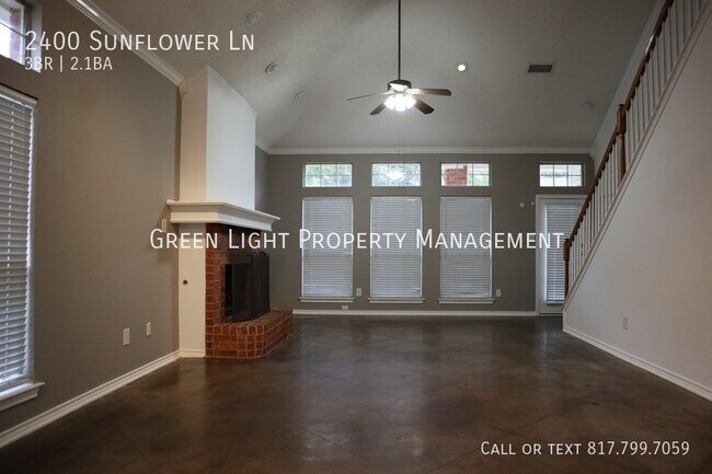 Building Photo - 2400 Sunflower Ln