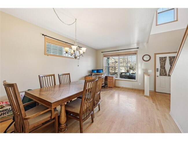 Foto del edificio - 8451 Jonquil Ln N
