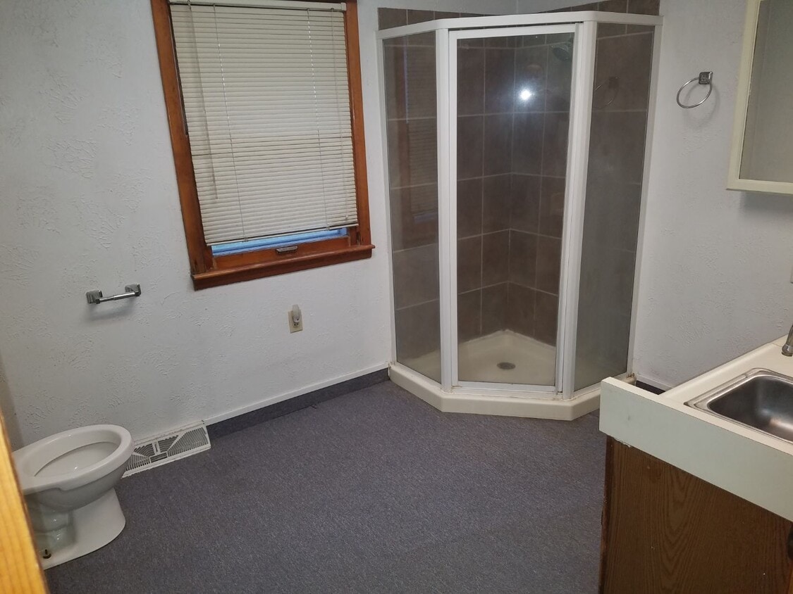 Primary Photo - 907 W Townline St