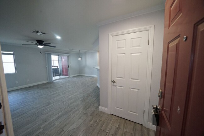 Foto del edificio - 8600 W Charleston Blvd