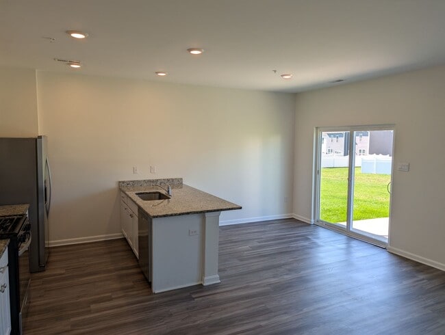 Foto del edificio - 450 Locust Run Dr