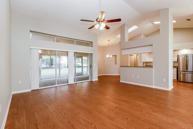 Foto del edificio - 4230 St Ives Blvd