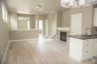 Building Photo - 3736 SW Coyote Ln