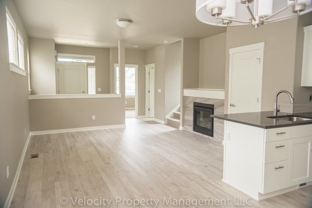 Primary Photo - Beautiful Home in SW Redmond!