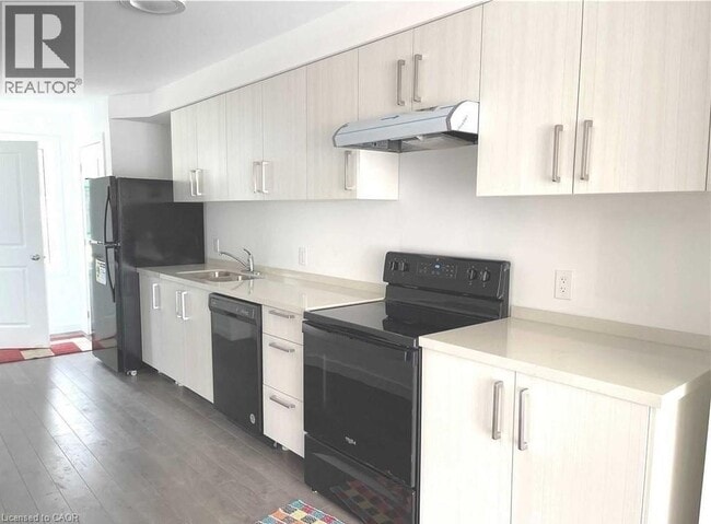 Building Photo - 351 Chaffey St