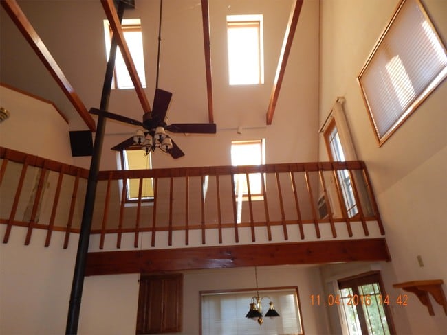 Building Photo - 24250 Oxbow Ln N
