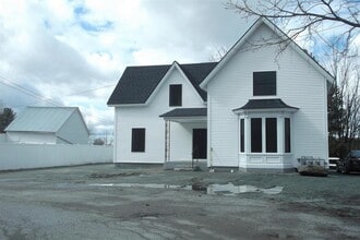 Building Photo - 104 Maple Park