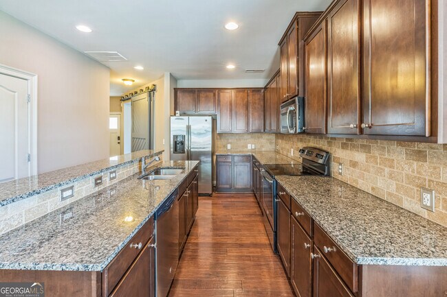 Building Photo - 5080 Whiteoak Terrace SE