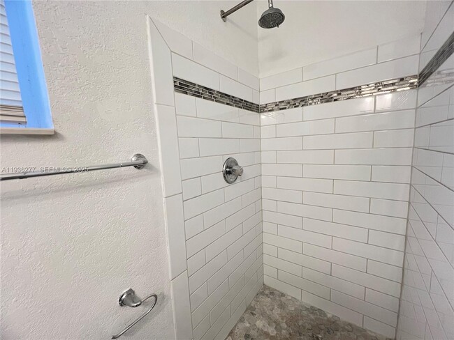 Foto del edificio - 159 NE 75th St