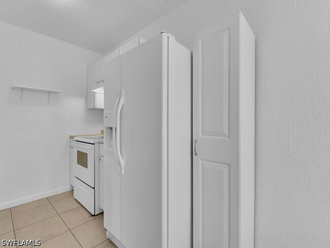 Building Photo - 4617 Bayshore Dr