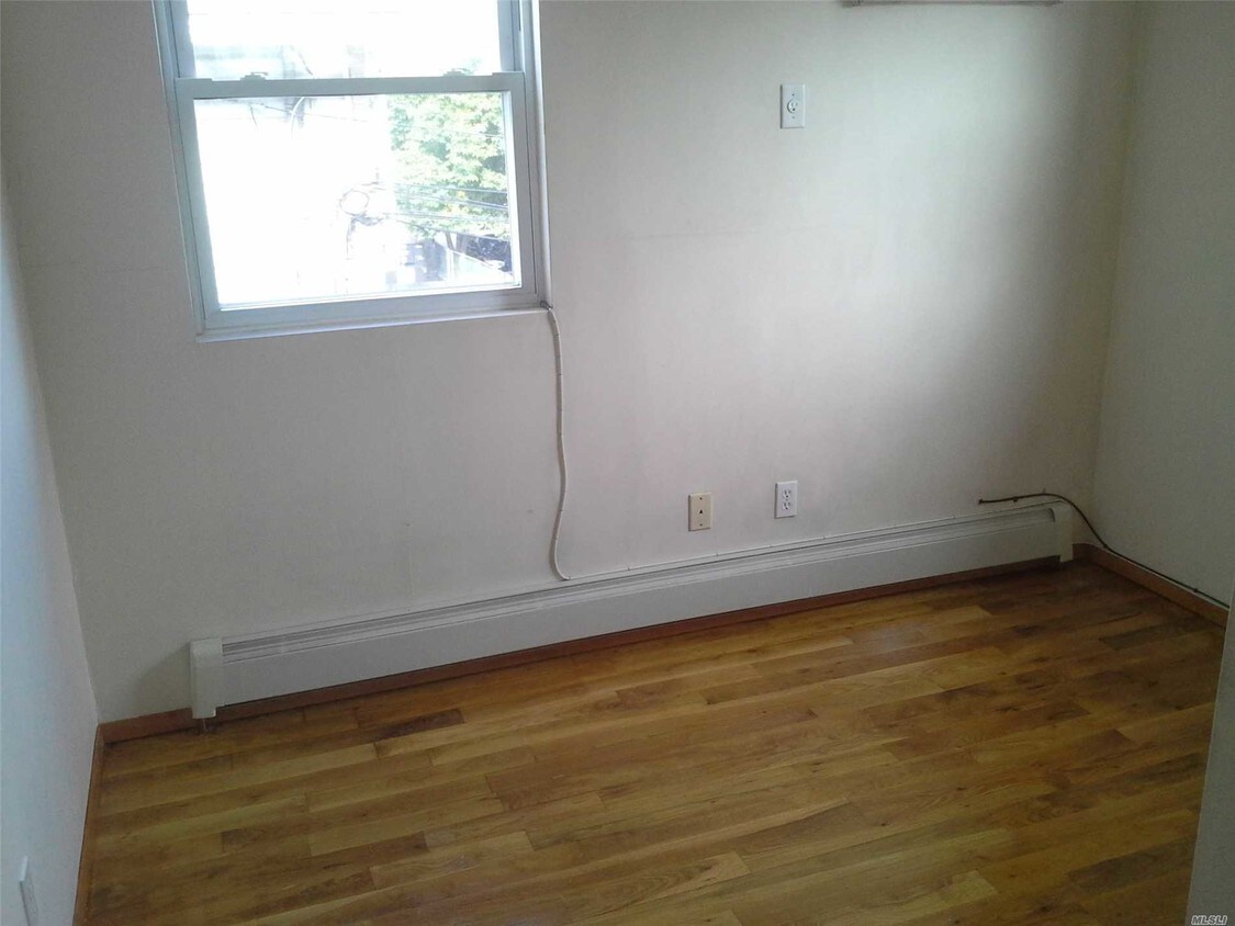 Primary Photo - 140-24-140180 180th St