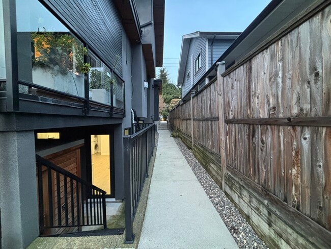 Photo du bâtiment - 629 4th St E