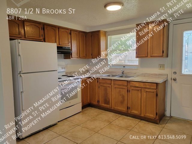 Building Photo - SECTION 8 PREFERED