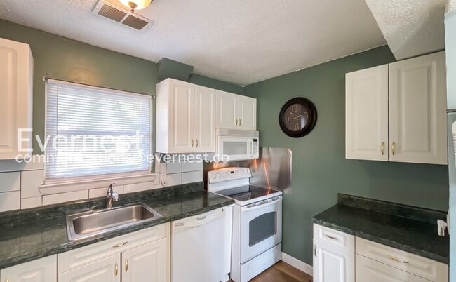 Building Photo - 3966 N Quail Ln