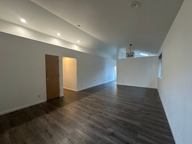 Foto del edificio - Beautiful 3 Bedroom 2 Bathroom home in Mar...