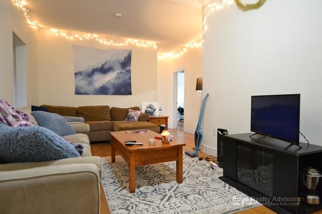 Building Photo - 316 St Paul St