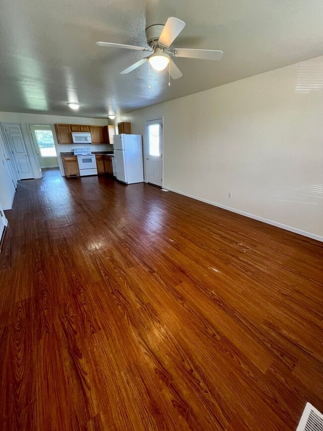 Building Photo - All Inclusive Duplex | 4 Bed | 2.5 Bath