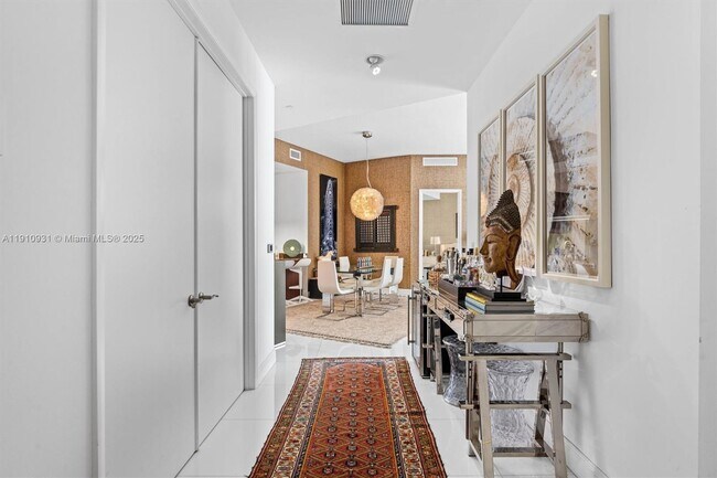 Foto del edificio - 15811 Collins Ave