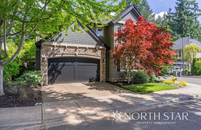 Building Photo - Idyllic Lake Oswego Home
