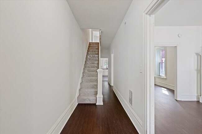 Foto del edificio - Coming Soon - Beautiful 5 Bedroom, 1.5 Bat...