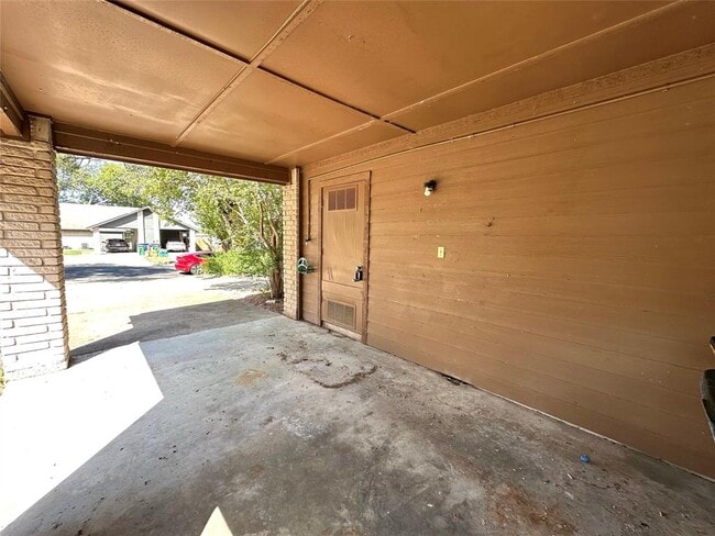 Building Photo - 903 Milford Way