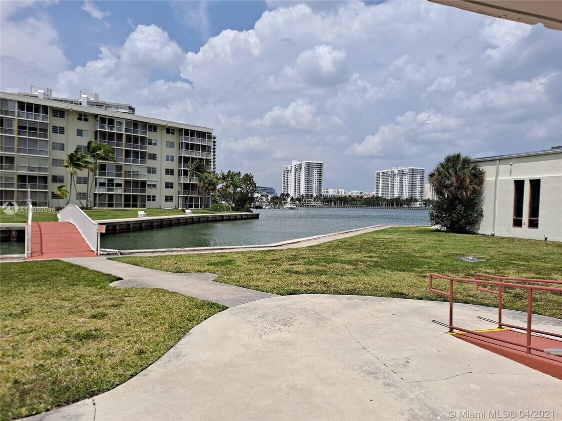 Primary Photo - 2895 Point E Dr