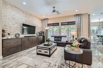 Building Photo - 10398 Kesington Dr