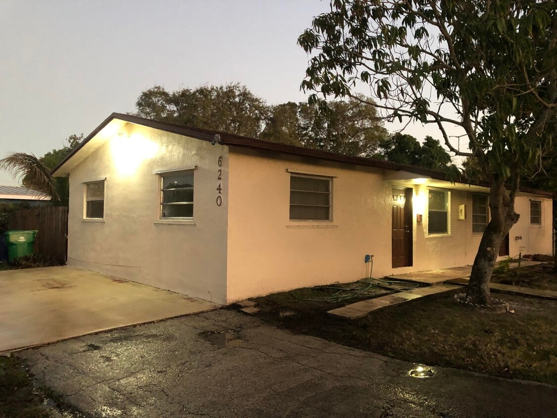 Primary Photo - 6240 SW 25th St