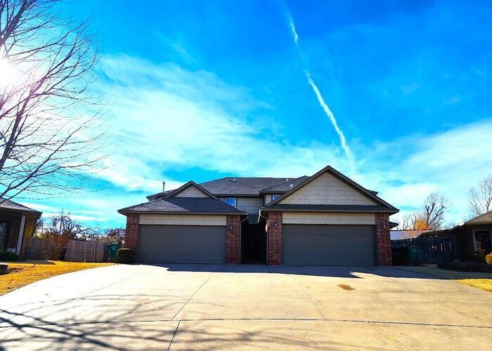 4 Bed 2 Bath 2 Car Duplex in the Oxford Park Addition in Edmond - 4 Bed 2 Bath 2 Car Duplex in the Oxford Park Addition in Edmond