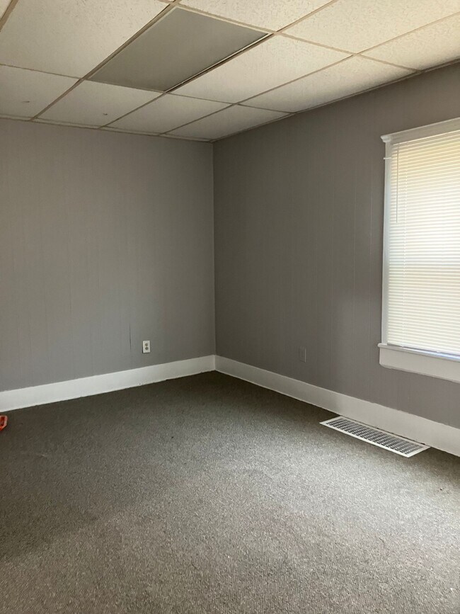 Building Photo - 636 Chittenden St