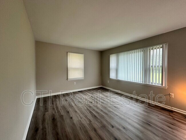 Building Photo - 4720 Old Plantation Dr