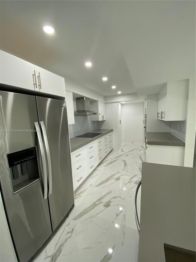 Foto del edificio - 13951 Kendale Lakes Cir