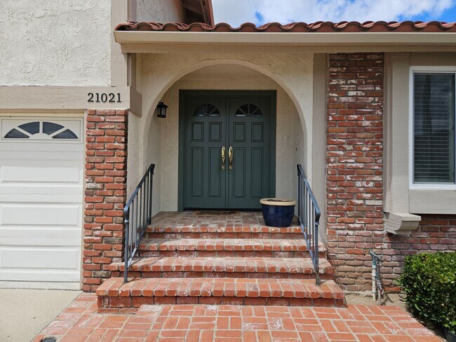 Foto del edificio - ** OPEN HOUSE  ** Thursday, 11:30AM -2PM, Saturday, 10:00AM - 12NOON