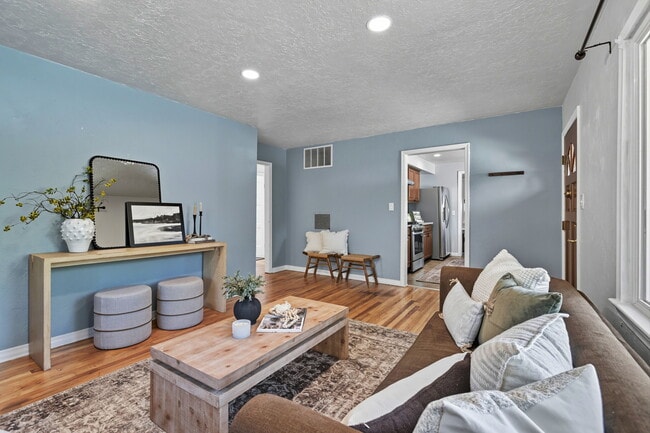 Building Photo - 3209 W Plant Dr