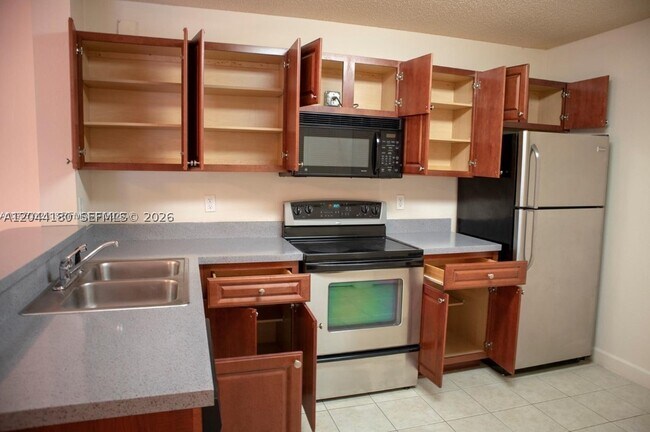 Foto del edificio - 10105 W Sunrise Blvd