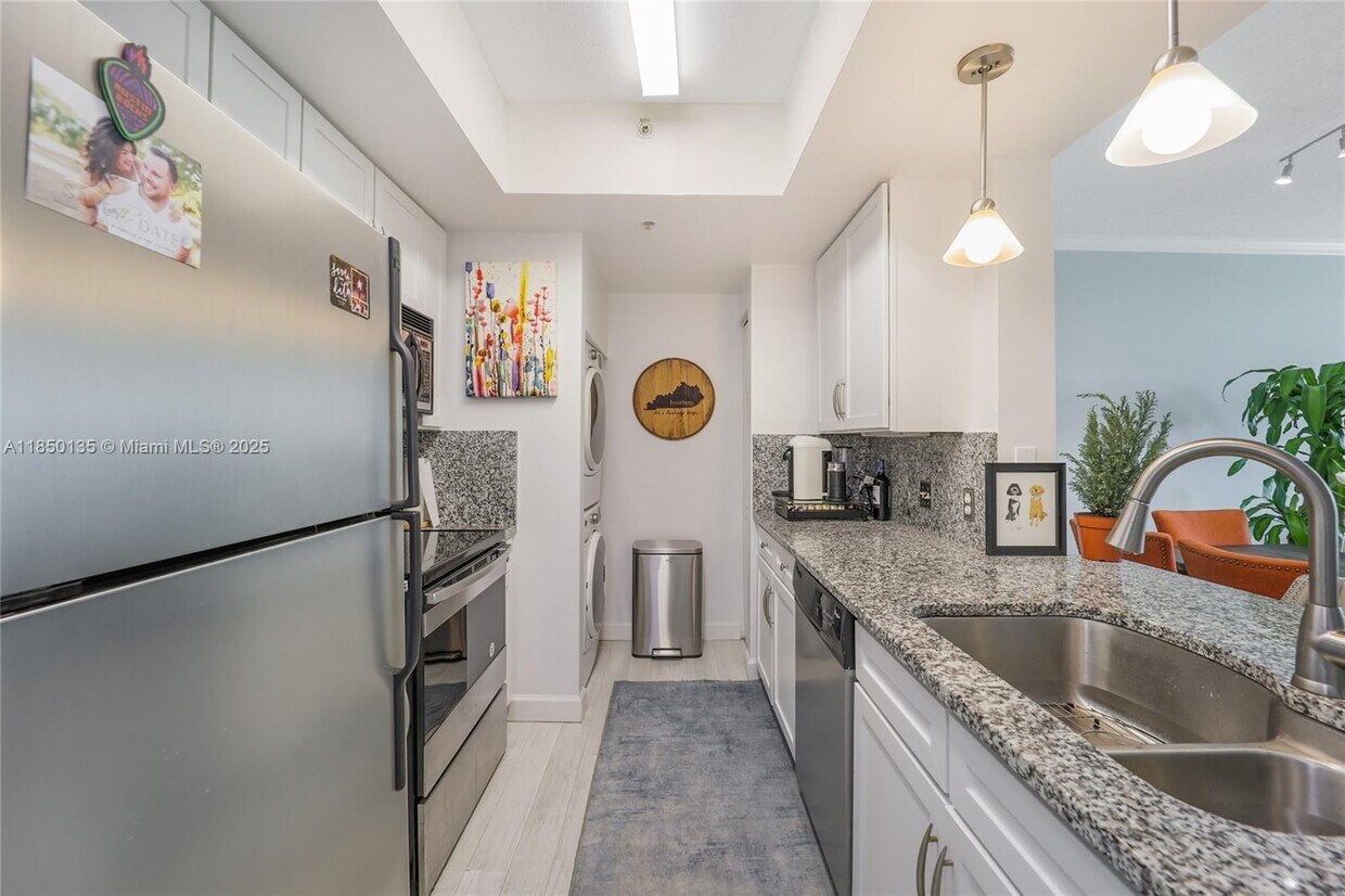 Foto principal - 2000 N Bayshore Dr