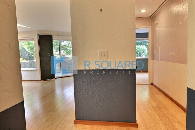 Building Photo - 5642 California Ave SW