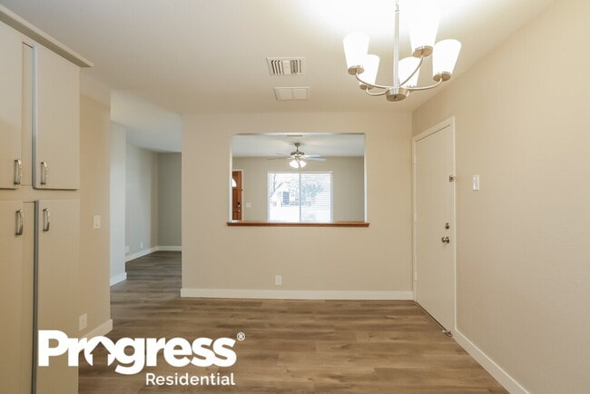 Building Photo - 1116 W Dunbar Dr