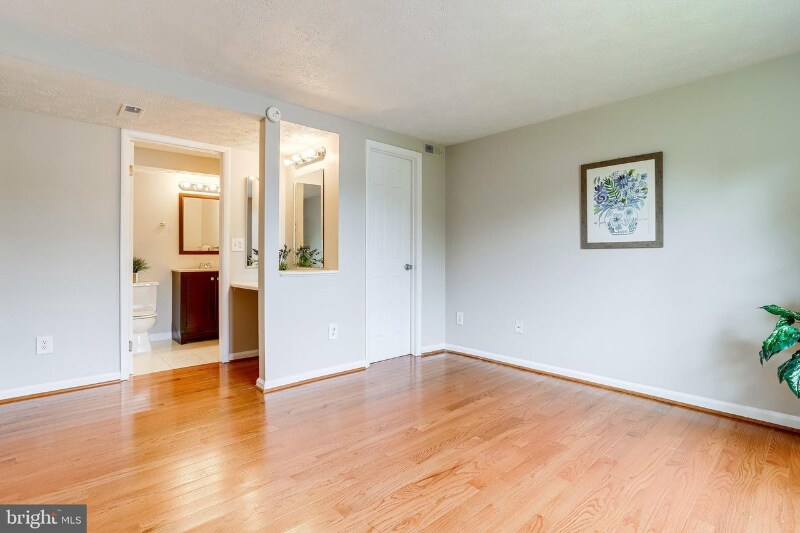 Foto principal - 8385 Brockham Dr