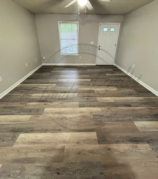 Building Photo - Two Bedroom Ranch Duplex Near N. James Cam...