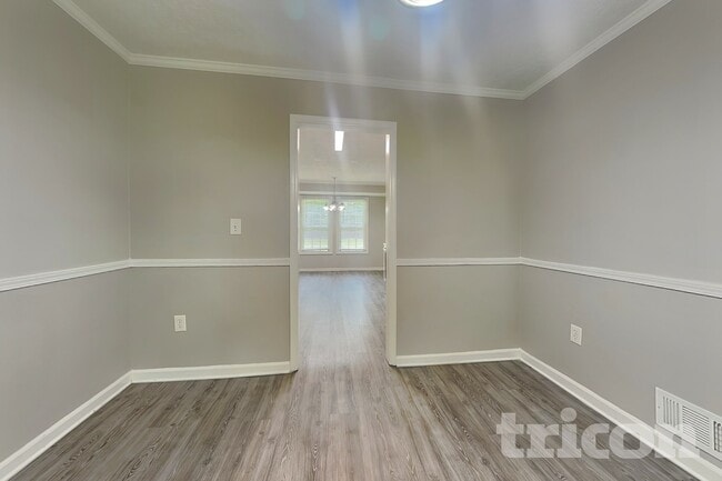 Building Photo - 515 Westbridge Dr
