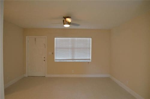 Building Photo - 802 NE 38th St