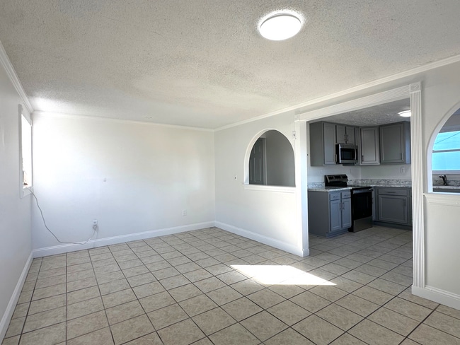 Foto del edificio - Walk to the beach!