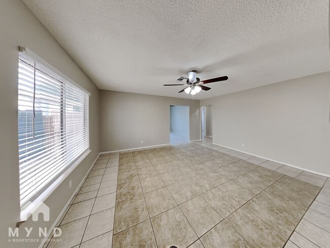 Foto del edificio - 1368 S Christy Ln