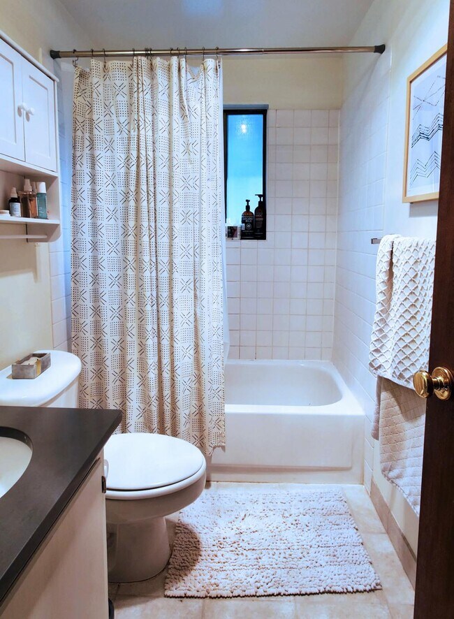 Building Photo - 1111-1113 NW 62nd Street - 2 bedrooms + den