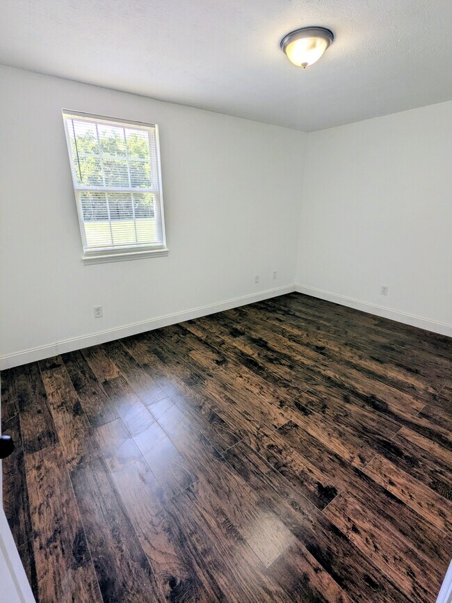 Foto del edificio - 2801 Reynolds Dr