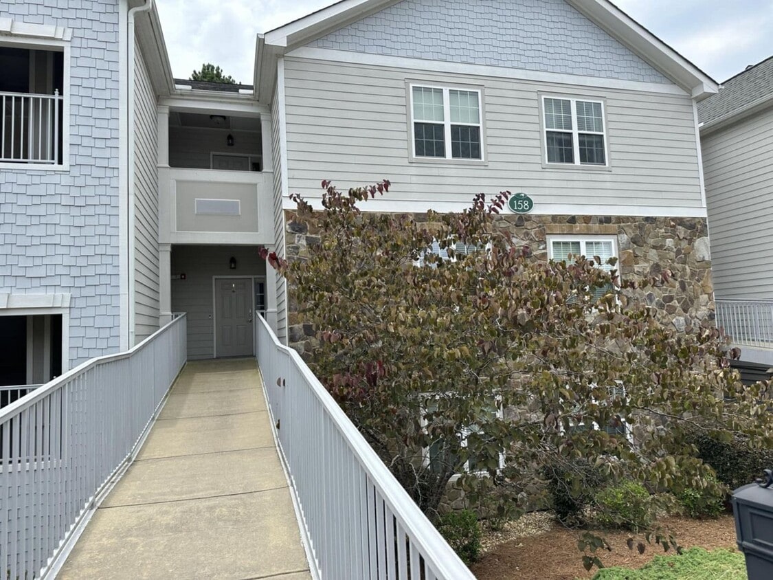 Foto principal - Condo in gated Anderson Creek Club!