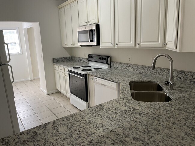 Foto del edificio - 8850 Fairview Bluff