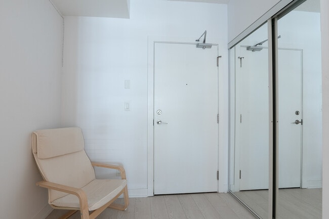Building Photo - 20 Bruyeres Mews