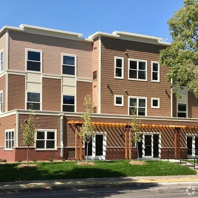 Building Photo - 617 10th Avenue SE